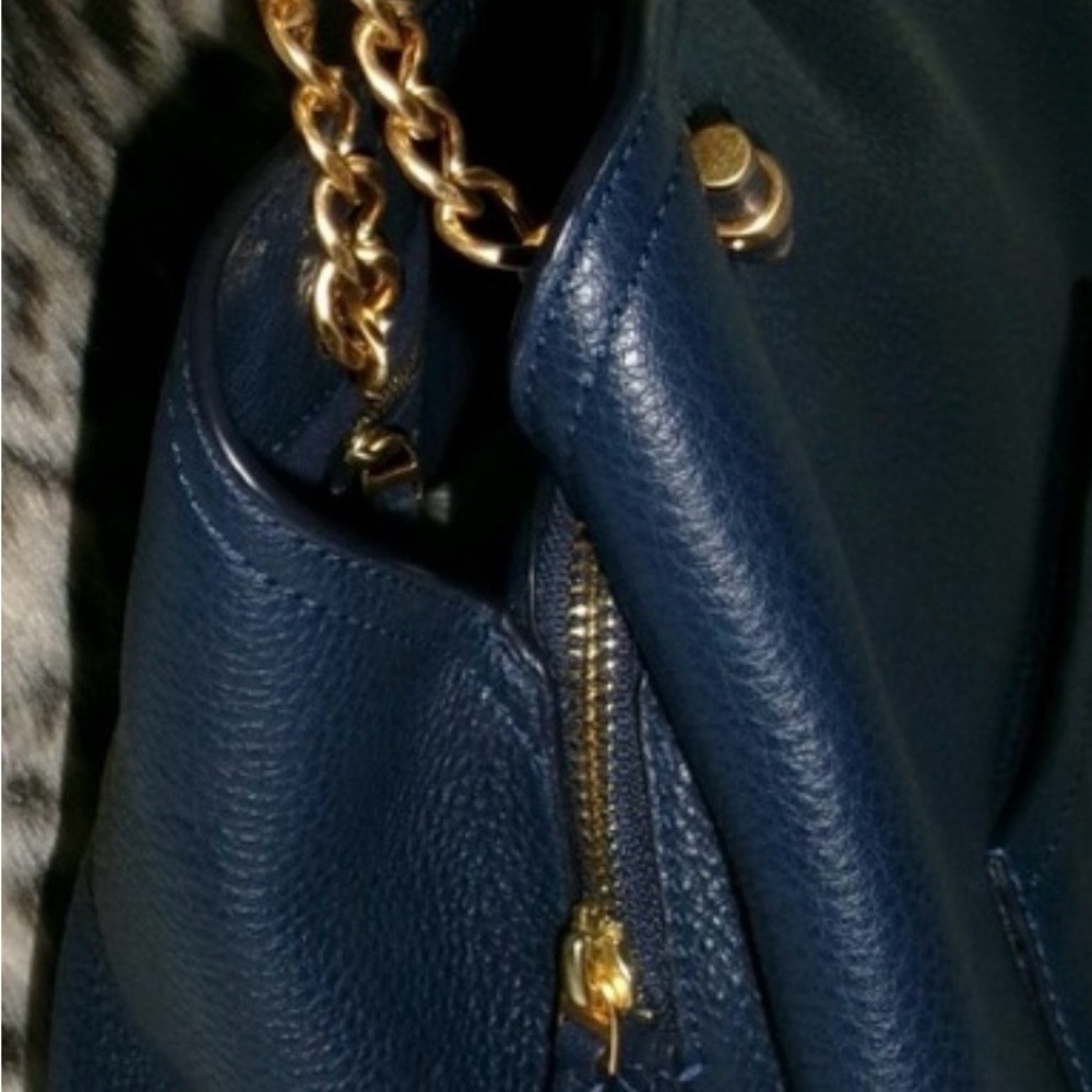Navy blue Tory‎ Burch
Chelsea Slouchy Tote Handbag leather excellent condition - Picture 16 of 16